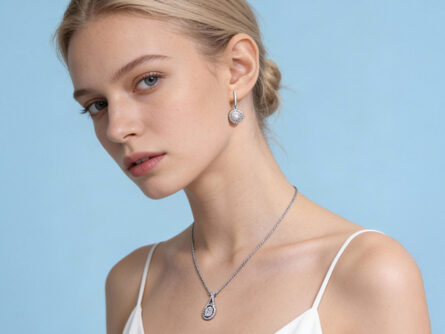 Kullast kõrvarõngad ja ripats teemantidega Komplekt: 22ab + 48hka