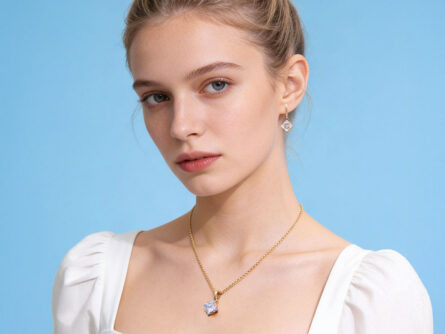 Kullast kõrvarõngad ja ripats tsirkoonidega Kood: pn0151 + er0153-151