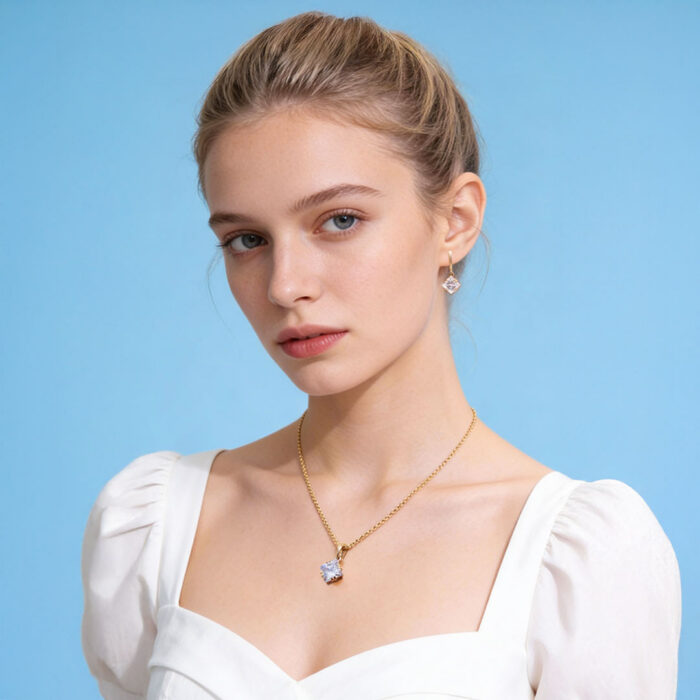 Kullast kõrvarõngad ja ripats tsirkoonidega Kood: pn0151 + er0153-151