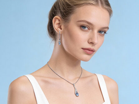 Kullast kõrvarõngad ja ripats topaasi ja teemantiga Komplekt: "Igikeltsa pisar"