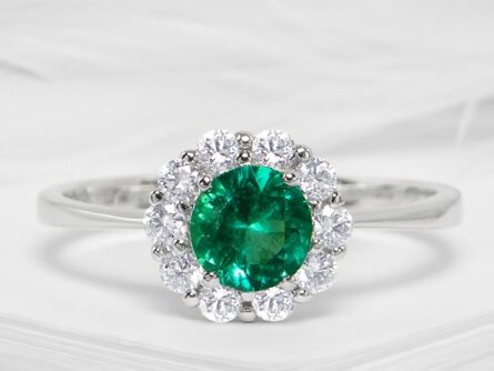 Gold ring with diamonds and emeralds Code: 15 m